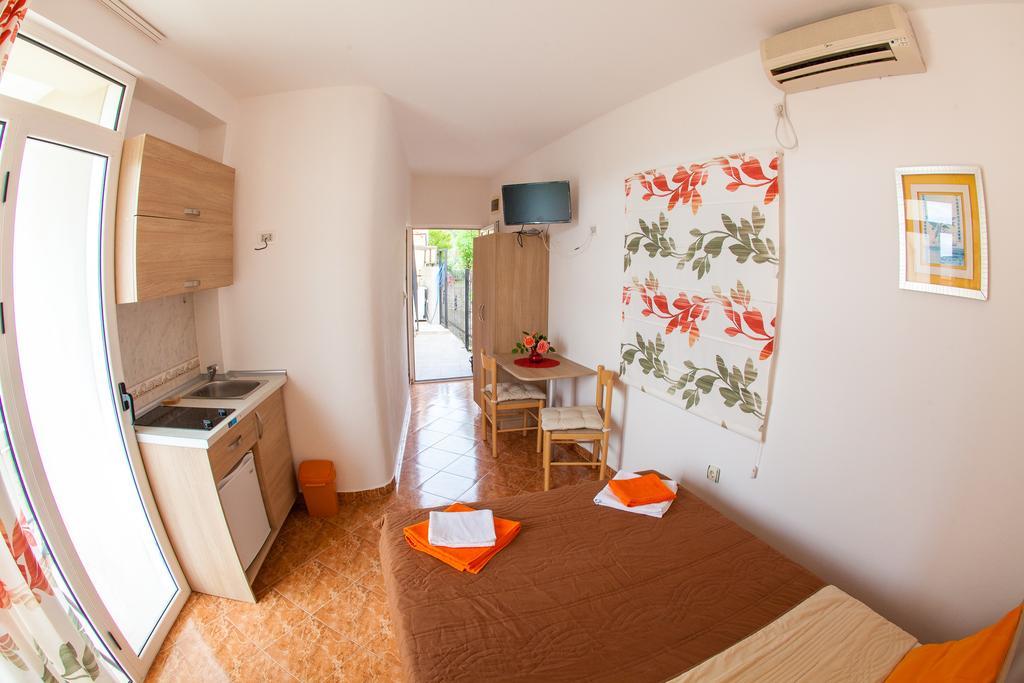 Apartments Vila Masha Petrovac Exteriör bild